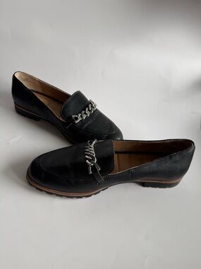 Kelly & Katie Classic Black Chain-Trim Loafers for Women in size 8.5